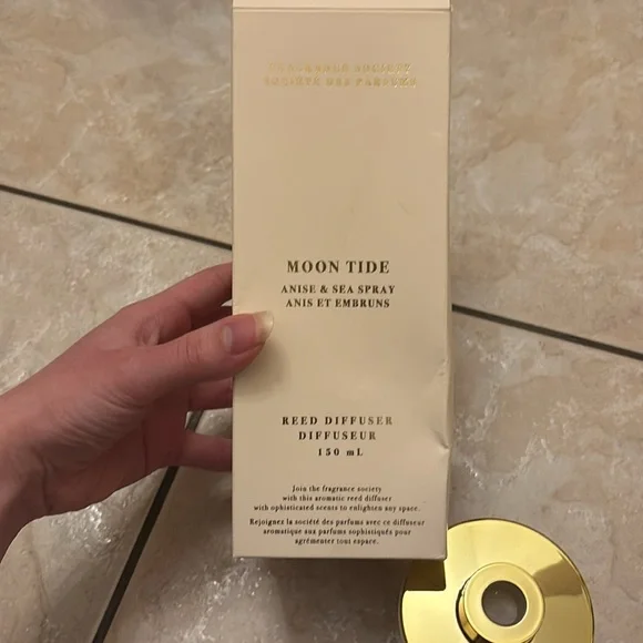 Reed Diffuser - Picture 2 of 2